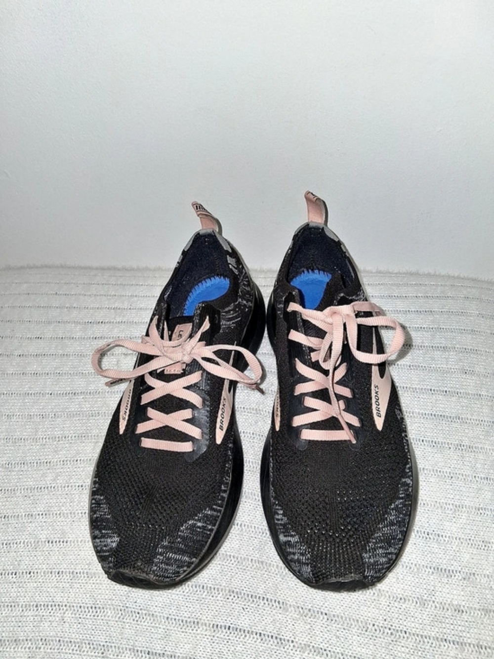 Brooks Levitate 2 Athletic Shoes Black & Pink US 8.5